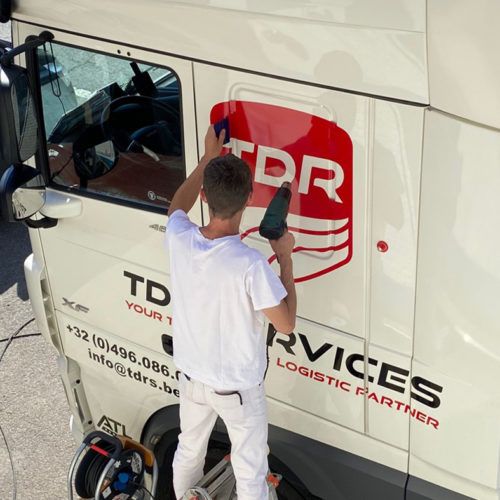 lettrage d'un camion pour la communication visuelle de TDR Services de logistique